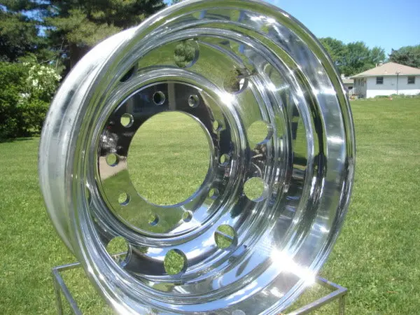 19.5X7.5 Alcoa / 773627 Medium Duty Hub Pilot Polished Truck Wheel - Front Or Rear 10 On 285.75Mm 1
