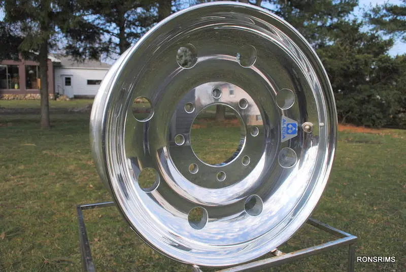 1) 17.5X6.75 Alcoa Trailer Wheel 661401 - Polished 8 On 6.5 1