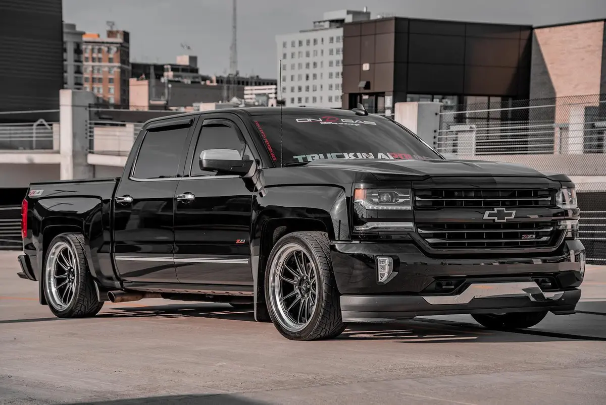 Xt-206R Gloss Black |  Polished Lip | Milled Spokes 22X10 +0 6×139.7 6X5.5 1
