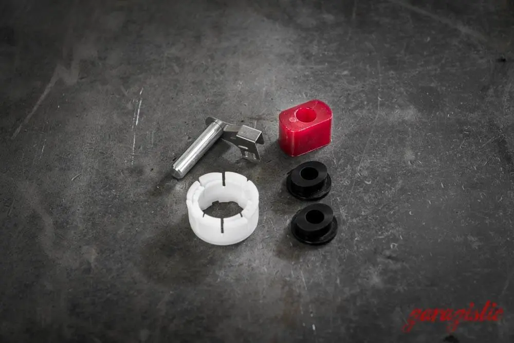 Garagistic - E46 M3/330/328 Oval Shifter Bushing Kit 1