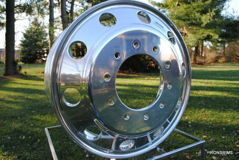 19.5X7.5 Accuride Medium Duty Hub Pilot Polished Truck Wheel - 10 On 285.75Mm 29685 1